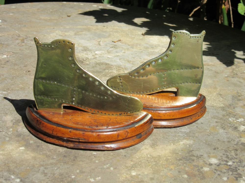 PAIR OF VICTORIAN BRASS SHOE FIRESIDE ORNAMENTS c1880