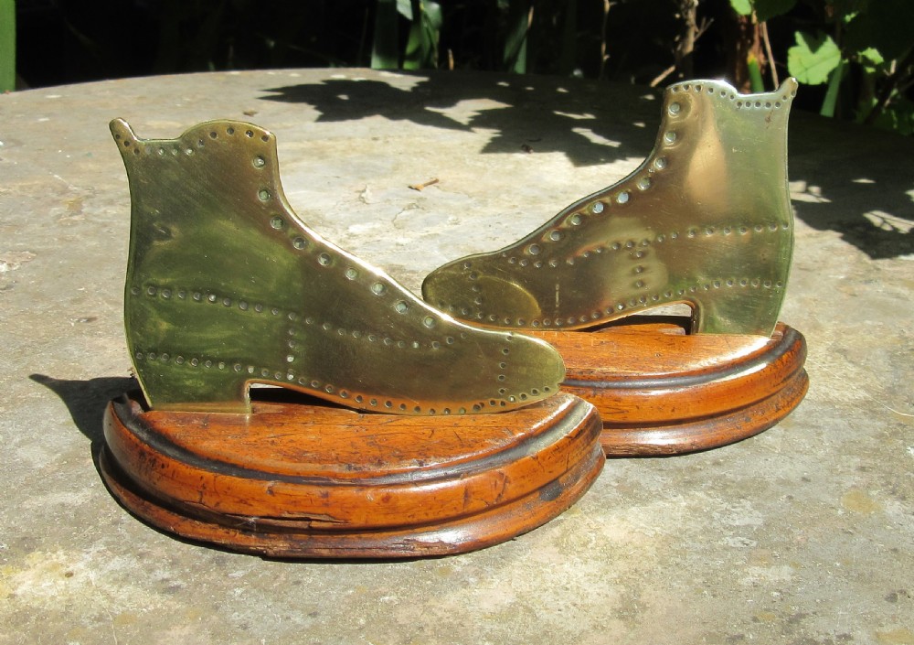 PAIR OF VICTORIAN BRASS SHOE FIRESIDE ORNAMENTS c1880 View III