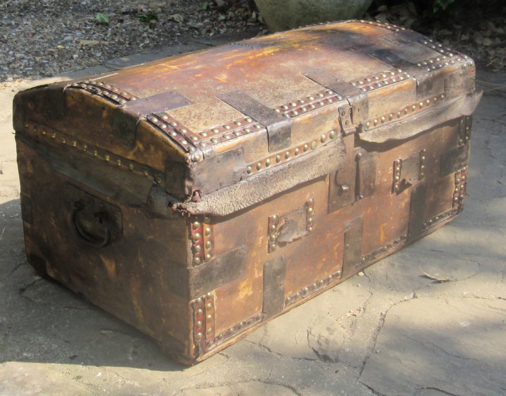 SMALL GEORGIAN FURNELL & BAGNAL HIDE TRAVELLING TRUNK c1810 View II