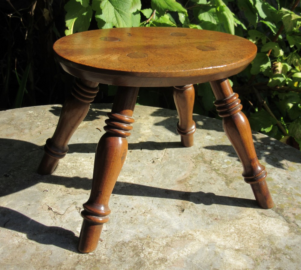 SMALL 19th CENTURY COUNTRY FRUITWOOD STOOL