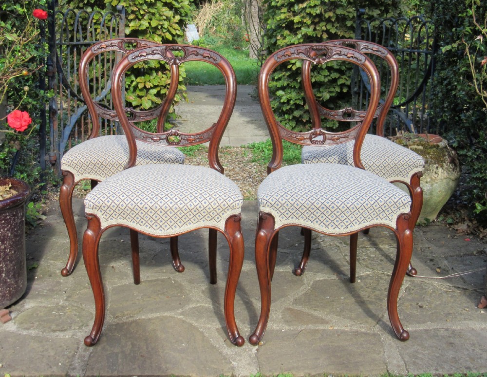 FINE SET OF FOUR VICTORIAN WALNUT DINING CHAIRS