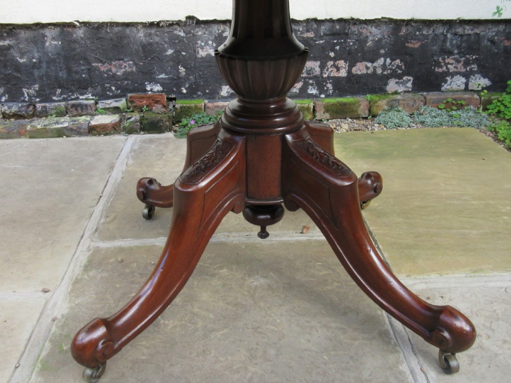 VICTORIAN INLAID WALNUT OVAL DINING TABLE c1860 View III
