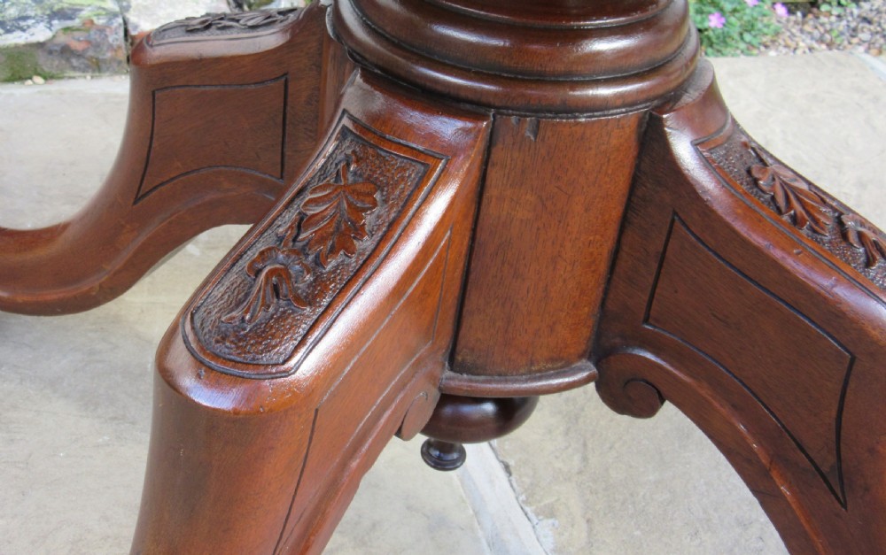 VICTORIAN INLAID WALNUT OVAL DINING TABLE c1860 View IV