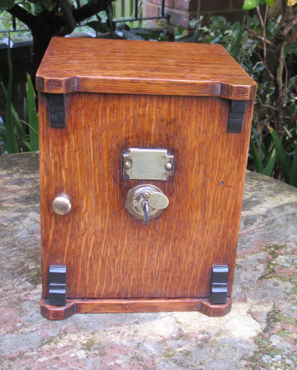 VICTORIAN OAK LOCKABLE SAFE TABLE CABINET View II