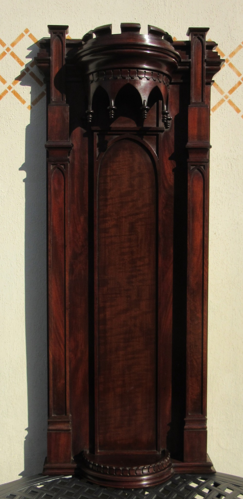 FINE GOTHIC MAHOGANY HANGING WALL BRACKET c1840