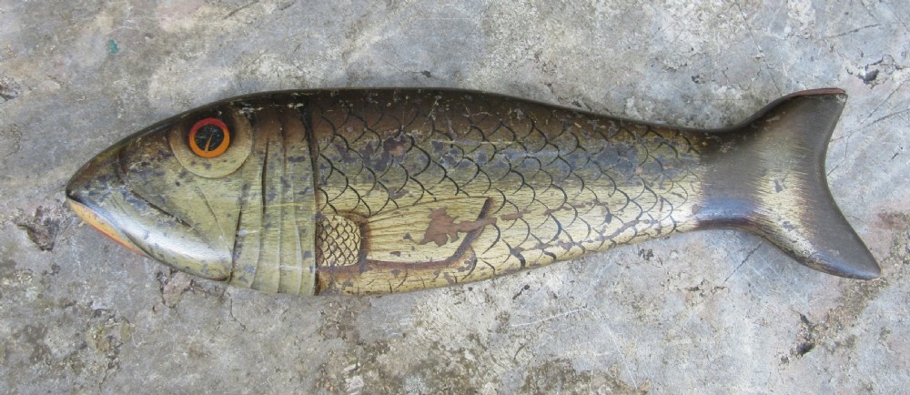 PAINTED WOODEN FISH BOX c1910 View V