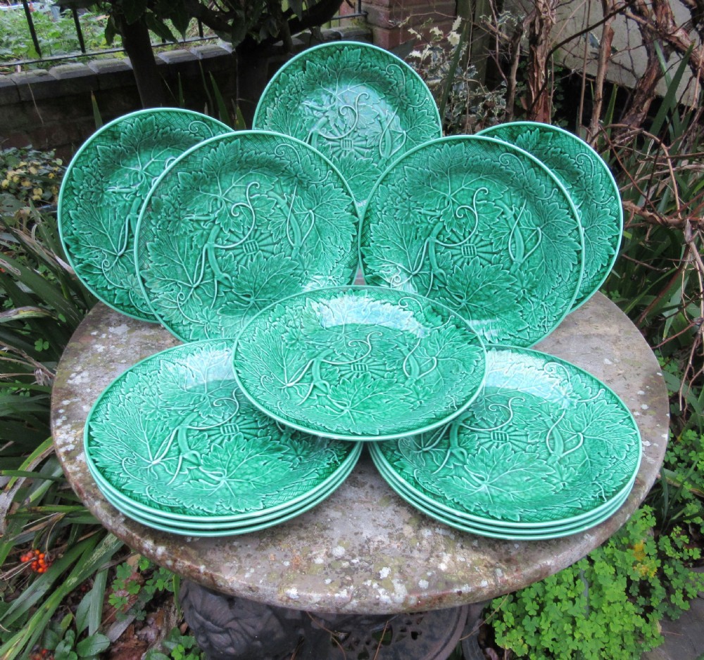 SET OF 12 WEDGWOOD MAJOLICA GREEN LEAF PLATES c1870