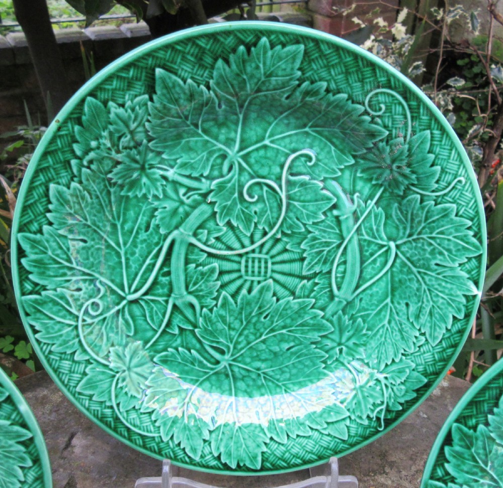 SET OF 12 WEDGWOOD MAJOLICA GREEN LEAF PLATES c1870 View II