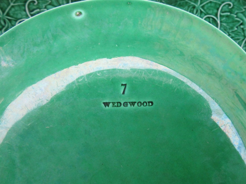 SET OF 12 WEDGWOOD MAJOLICA GREEN LEAF PLATES c1870 View III