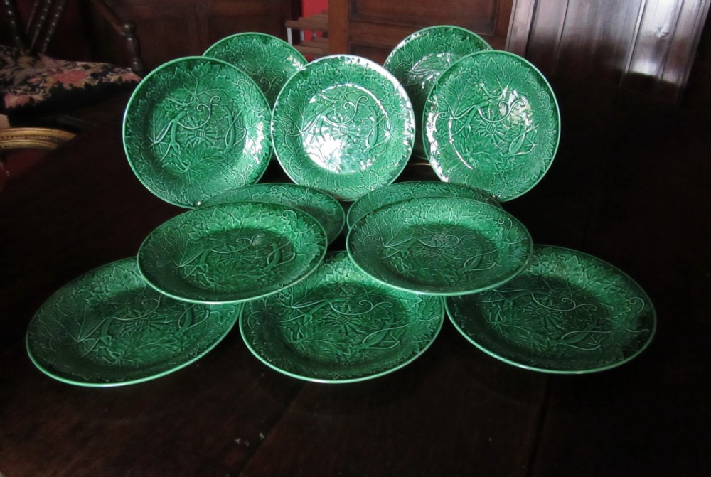 SET OF 12 WEDGWOOD MAJOLICA GREEN LEAF PLATES c1870 View IV