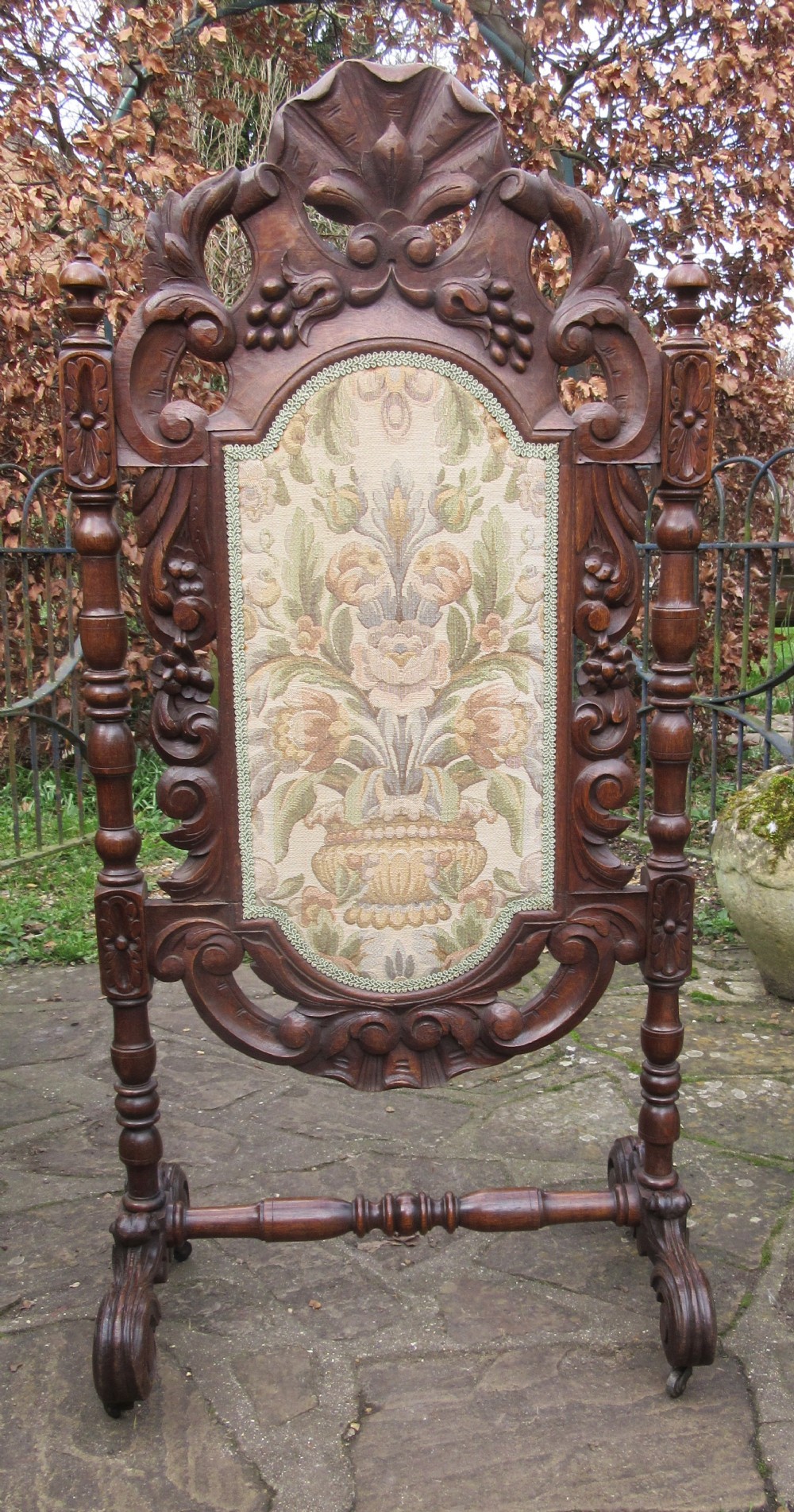 FINE CARVED OAK FIRE SCREEN c1860