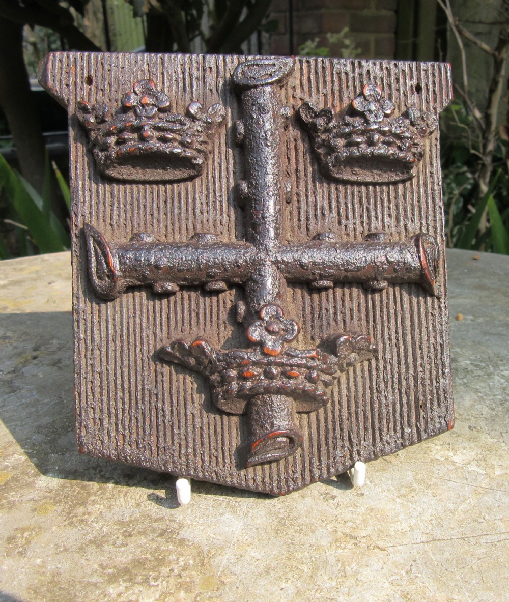19th CENTURY CARVED OAK COLCHESTER COAT OF ARMS