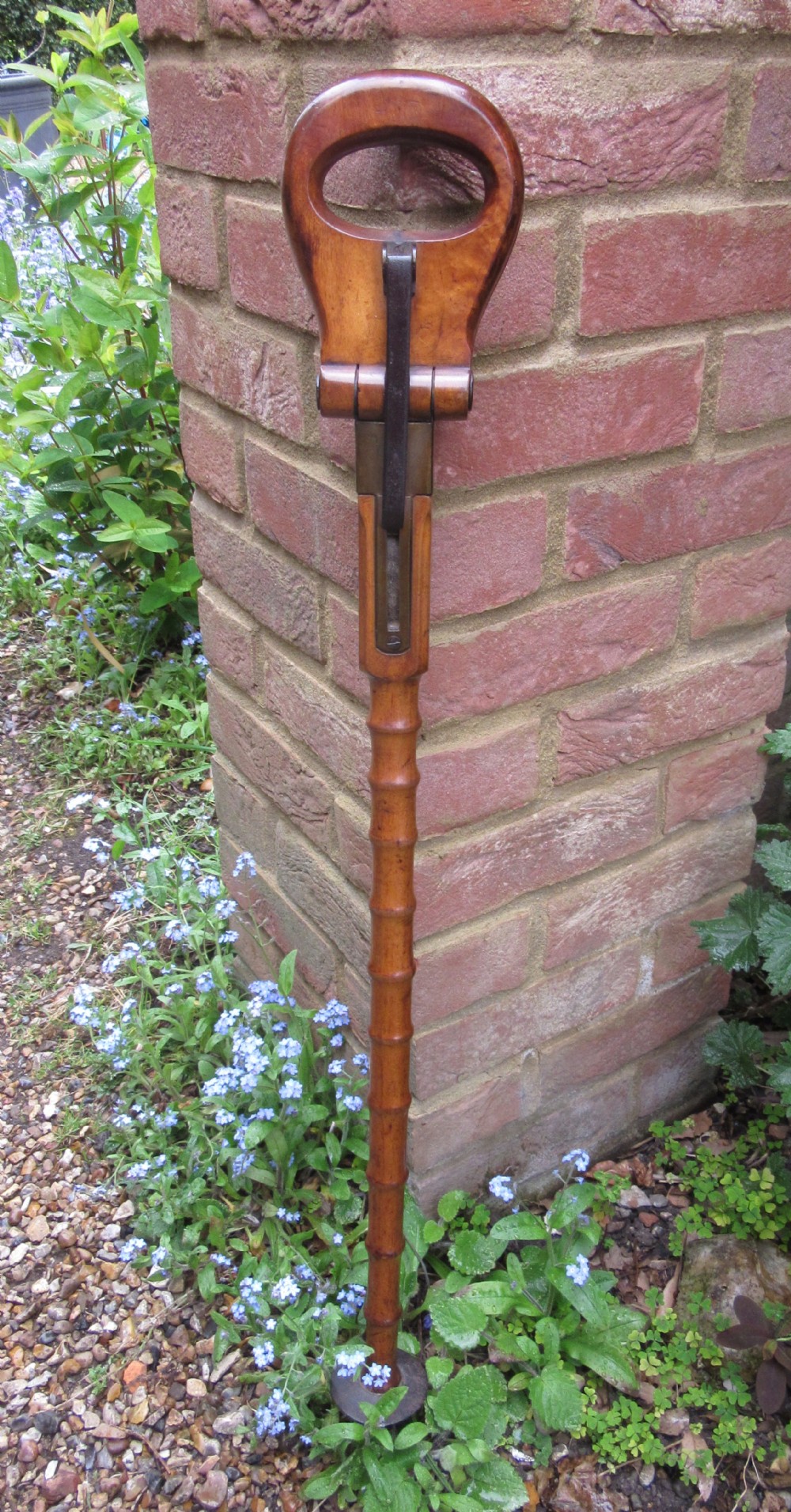GEORGIAN SATINWOOD ARMORIAL SHOOTING STICK 