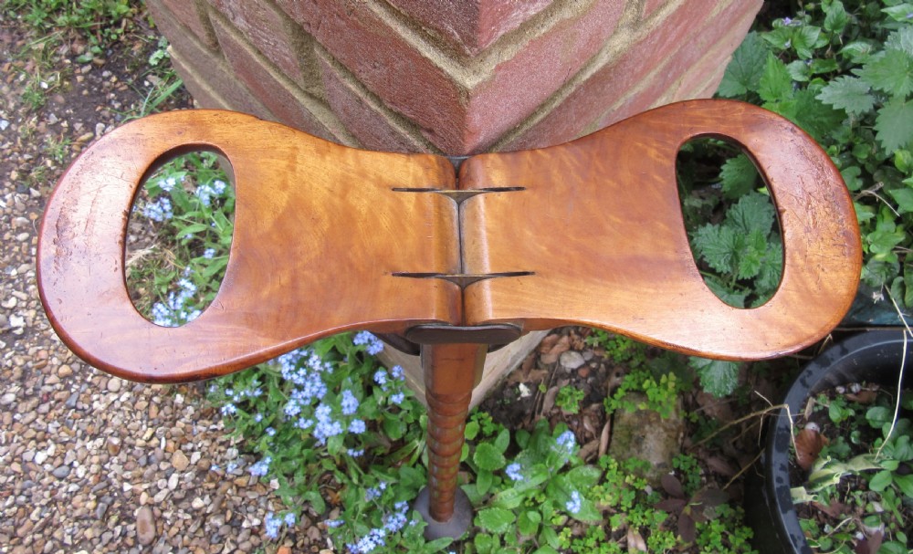 GEORGIAN SATINWOOD ARMORIAL SHOOTING STICK  View VII