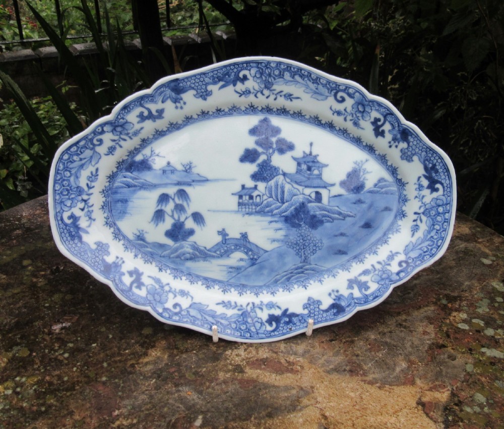 CHINESE BLUE & WHITE PORCELAIN DISH c1800