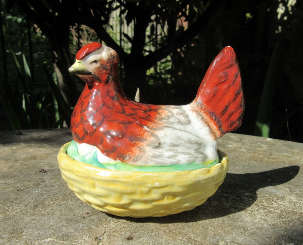 SMALL STAFFORDSHIRE HEN ON NEST EGG CROCK c1860