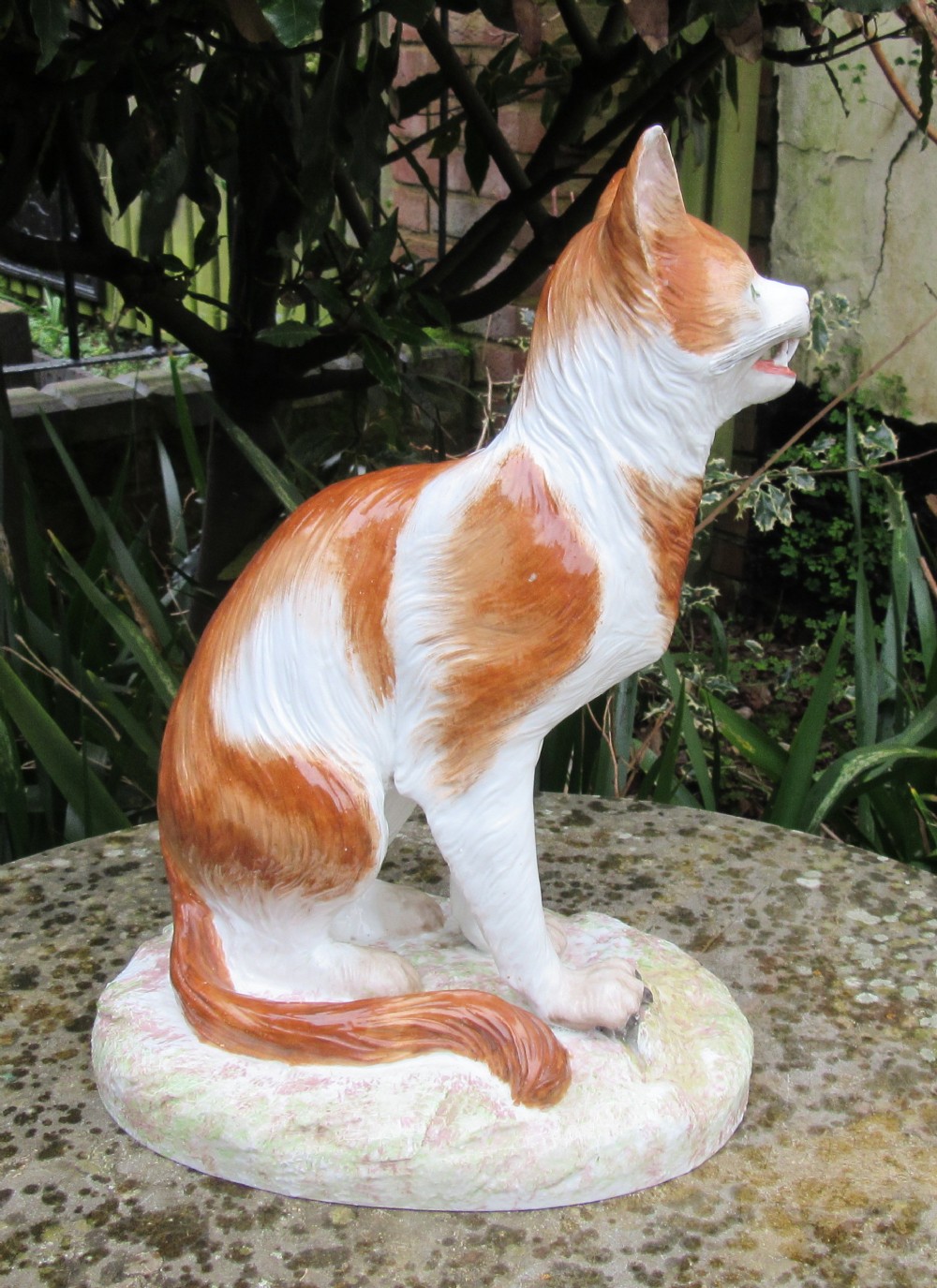 19th CENTURY CONTINENTAL PORCELAIN CAT