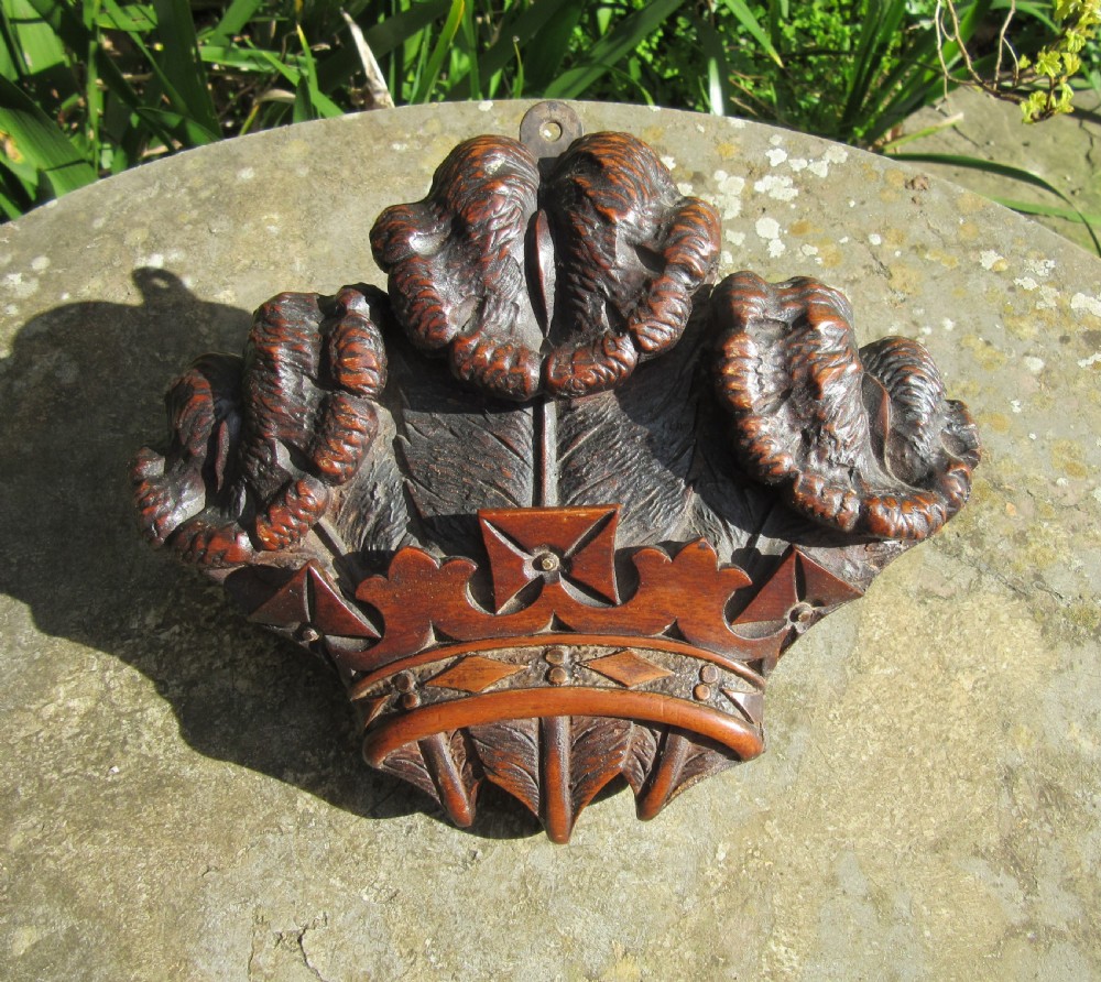 VICTORIAN CARVED WALNUT PRINCE OF WALES FEATHERS