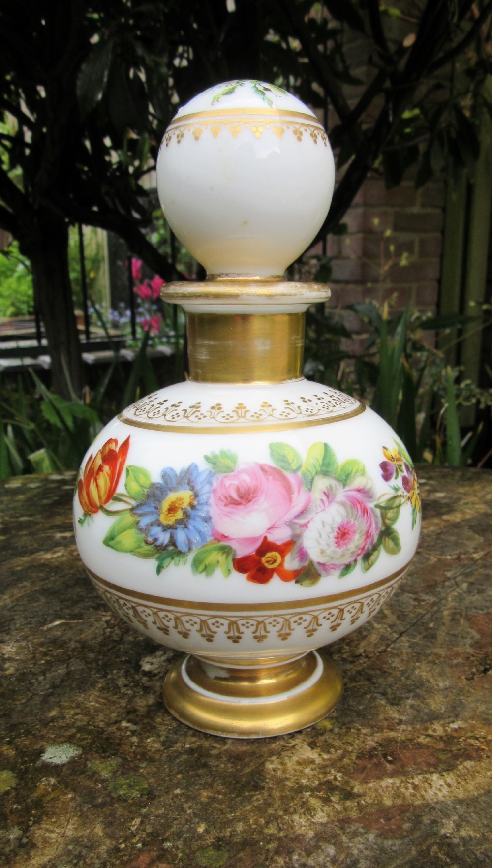19th CENTURY CONTINENTAL PORCELAIN SCENT BOTTLE