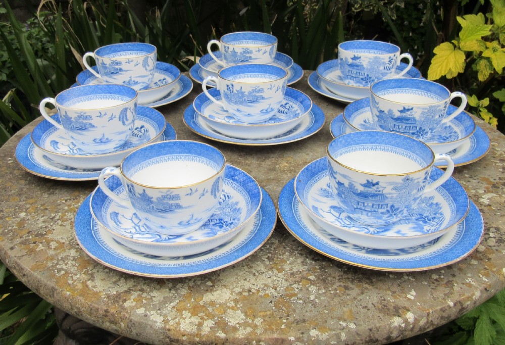 COPELAND NEW ZEALAND PORCELAIN WILLOW PATTERN TEA SET View II