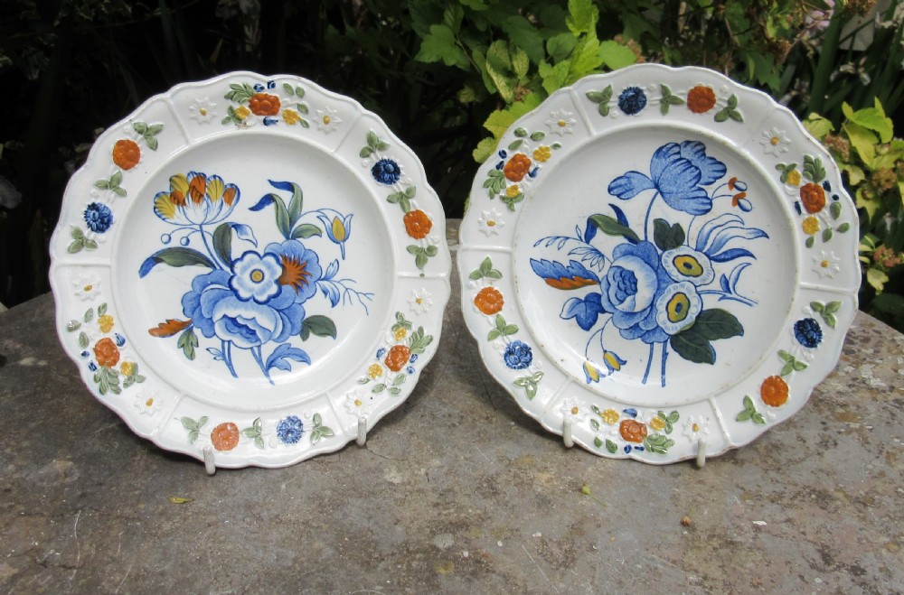 PAIR OF ENGLISH PRATTWARE PLATES c1820