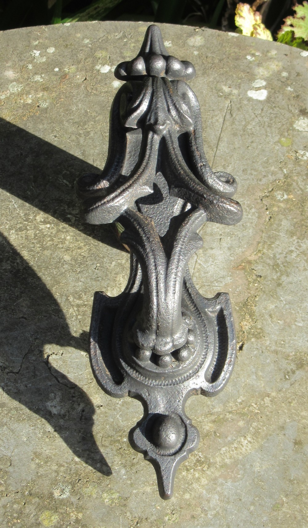 VICTORIAN CAST IRON KENRICK DOOR KNOCKER No 294
