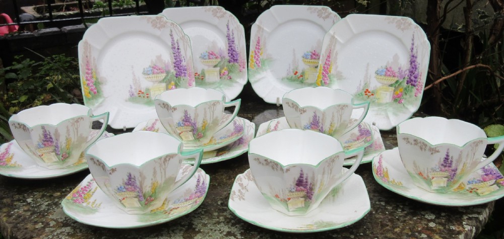 SHELLEY QUEEN ANNE GARDEN URN 11617 TEA SET c1930 View II