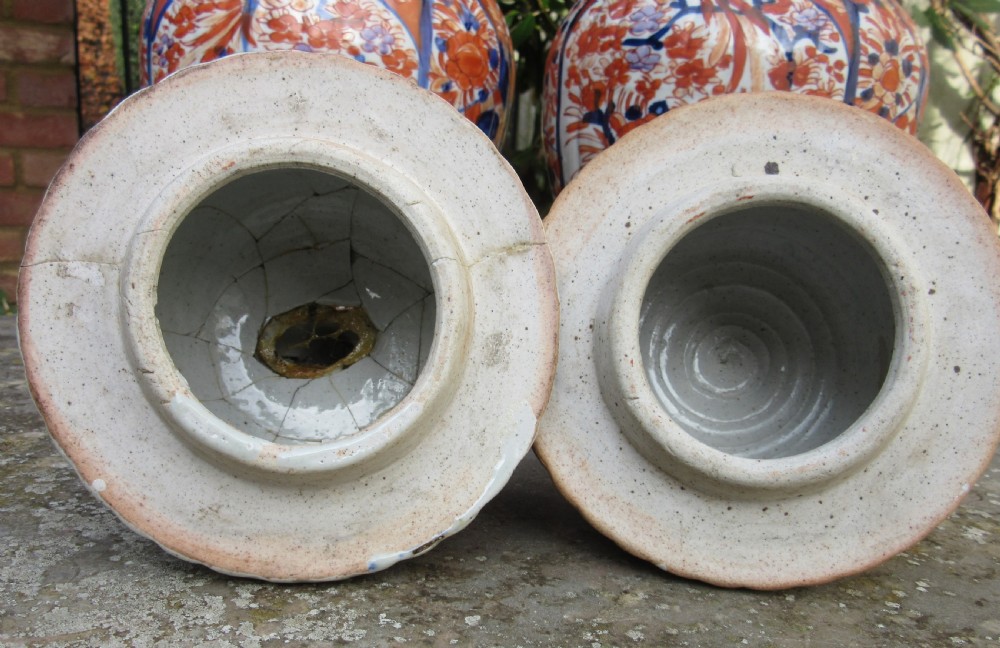 PAIR OF JAPANESE IMARI VASES & COVERS c1880 View IV