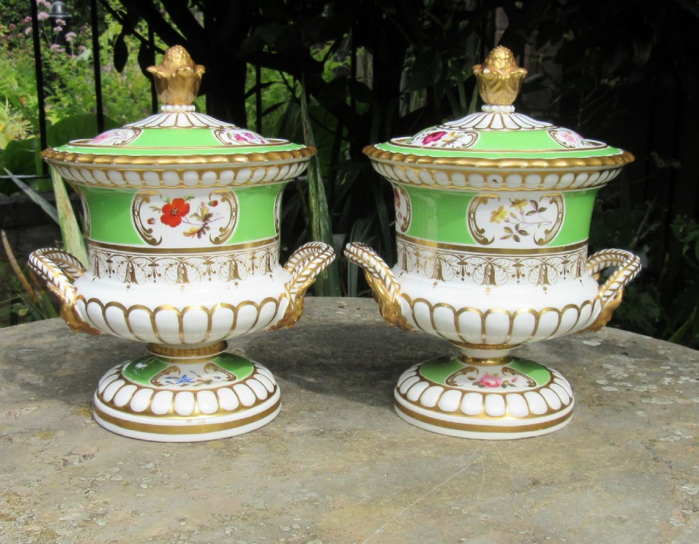 FINE PAIR CHAMBERLAINS WORCESTER PORCELAIN SAUCE TUREENS & COVERS