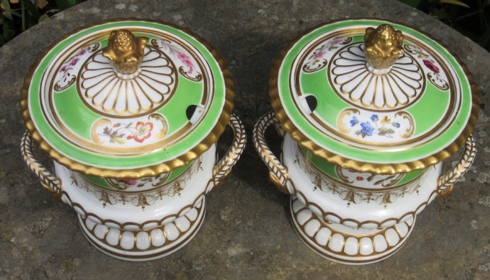 FINE PAIR CHAMBERLAINS WORCESTER PORCELAIN SAUCE TUREENS & COVERS View III