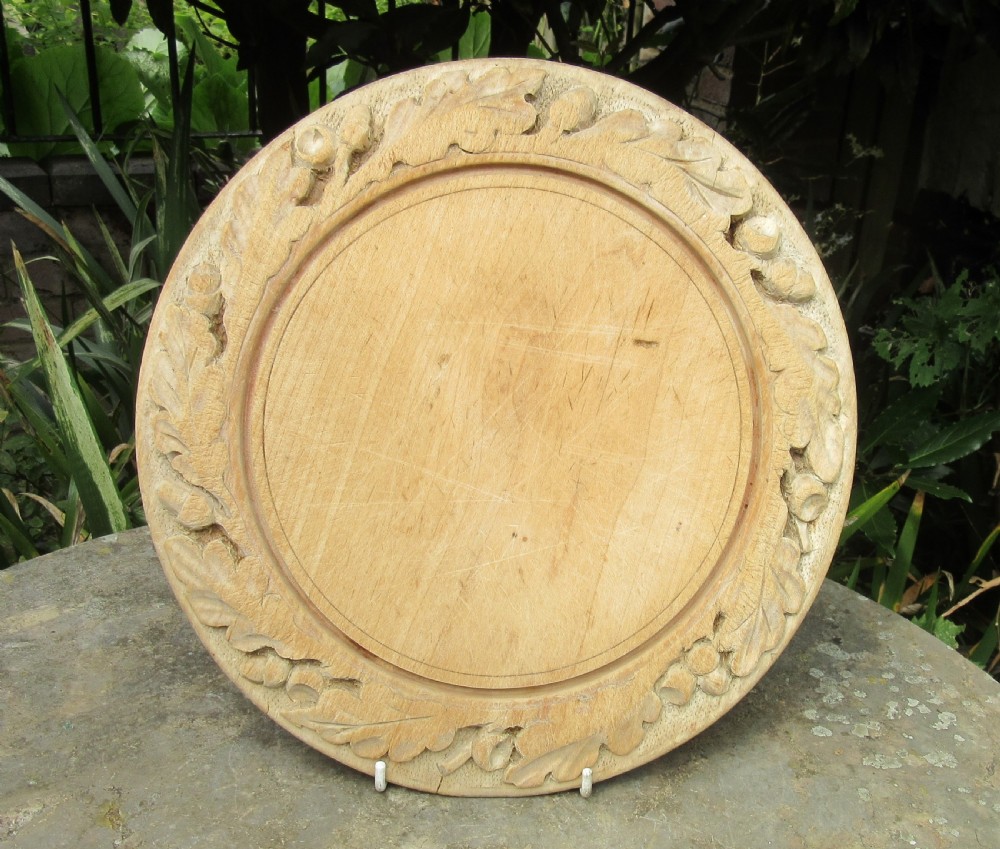 VICTORIAN SYCAMORE OAK & ACORN BREAD BOARD