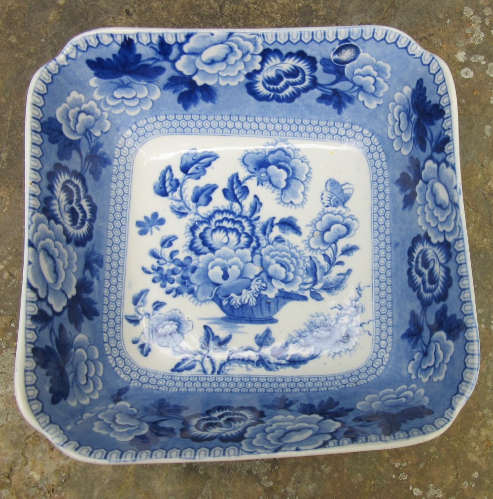 ENGLISH STAFFORDSHIRE BLUE & WHITE POTTERY BOWL c1820