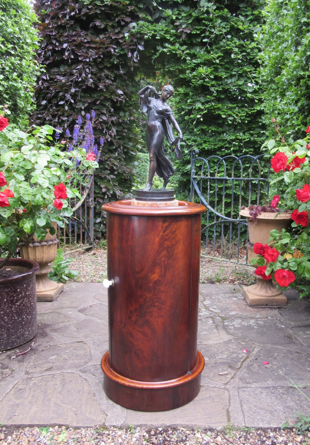 FINE VICTORIAN MAHOGANY CIRCULAR POT CUPBOARD c1860 View IV