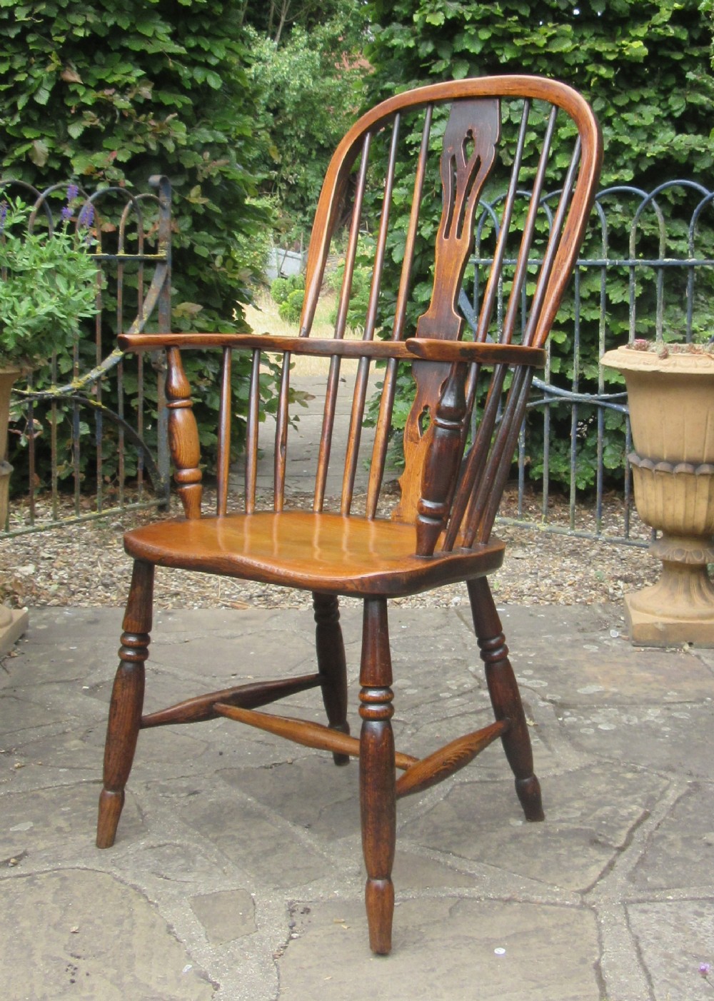 ANTIQUE ENGLISH COUNTRY WINDSOR CHAIR