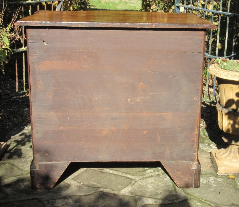 SMALL GEORGE III MAHOGANY SERPENTINE CHEST OF DRAWERS View X