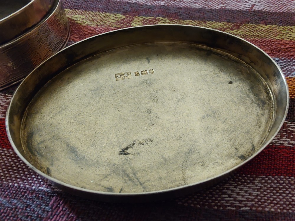 An oval Edwardian silver snuff box with an engraved dot pattern along the edge of the lid. View IX