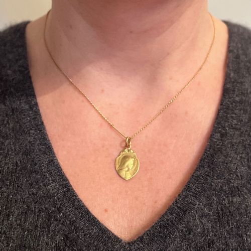 FRENCH RELIGIOUS VIRGIN MARY 18K YELLOW GOLD MEDAL PENDANT - ADDITIONAL PHOTO 3