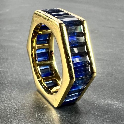 HEXAGONAL 6 CARAT BLUE SAPPHIRE 18K YELLOW GOLD ETERNITY RING - ADDITIONAL PHOTO 1