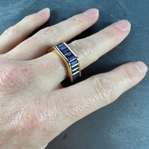 HEXAGONAL 6 CARAT BLUE SAPPHIRE 18K YELLOW GOLD ETERNITY RING - ADDITIONAL PHOTO 7