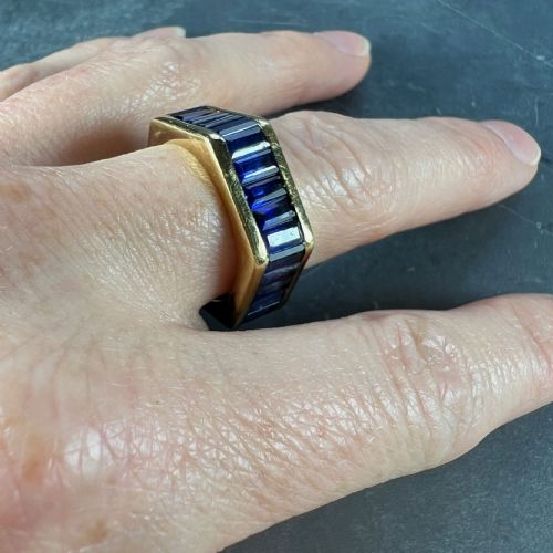 HEXAGONAL 6 CARAT BLUE SAPPHIRE 18K YELLOW GOLD ETERNITY RING - ADDITIONAL PHOTO 9