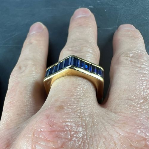 HEXAGONAL 6 CARAT BLUE SAPPHIRE 18K YELLOW GOLD ETERNITY RING - ADDITIONAL PHOTO 11