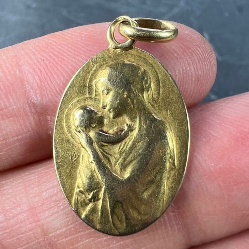 FRENCH DROPSY MADONNA AND CHILD 18K YELLOW GOLD CHARM PENDANT - ADDITIONAL PHOTO 4