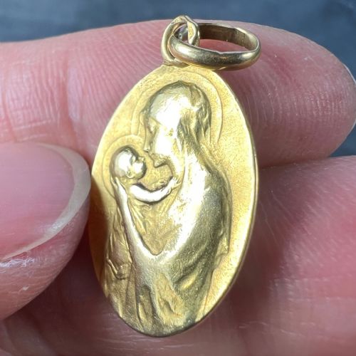 FRENCH DROPSY MADONNA AND CHILD 18K YELLOW GOLD CHARM PENDANT - ADDITIONAL PHOTO 5