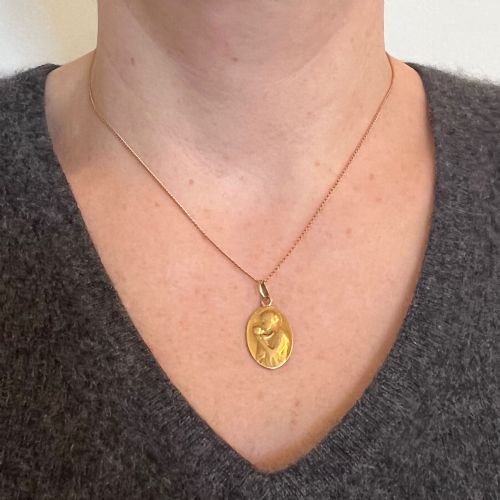 FRENCH DROPSY MADONNA AND CHILD 18K YELLOW GOLD CHARM PENDANT - ADDITIONAL PHOTO 7