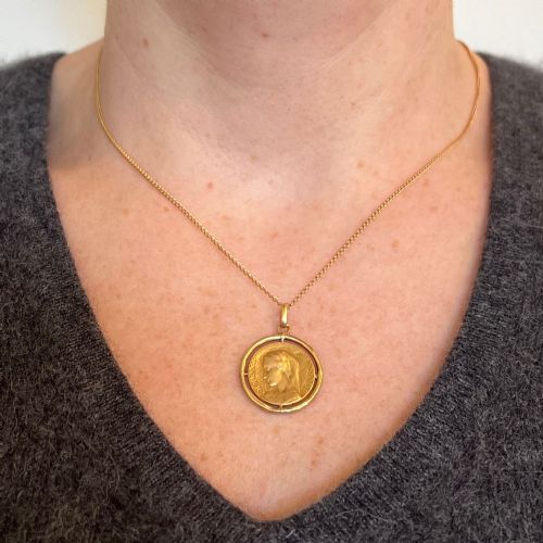 FRENCH DROPSY VIRGIN MARY VIRGO GLORIOSA 18K YELLOW GOLD MEDAL PENDANT - ADDITIONAL PHOTO 3