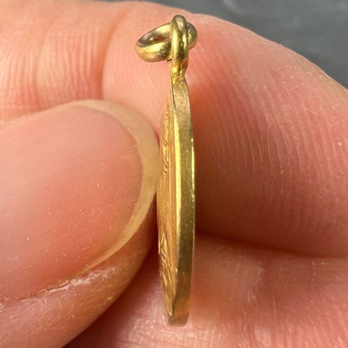 FRENCH VERN MADONNA AND CHILD 18K YELLOW GOLD CHARM PENDANT - ADDITIONAL PHOTO 5