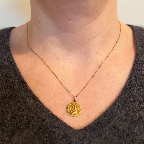 FRENCH THIERY SAINT CHRISTOPHER TRIUMPH OF SPEED 18K YELLOW GOLD CHARM PENDANT - ADDITIONAL PHOTO 3