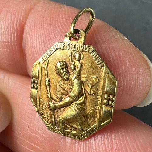 FRENCH THIERY SAINT CHRISTOPHER TRIUMPH OF SPEED 18K YELLOW GOLD CHARM PENDANT - ADDITIONAL PHOTO 5