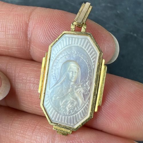 FRENCH ST THERESE MOTHER OF PEARL 18K YELLOW GOLD CHARM PENDANT - ADDITIONAL PHOTO 5