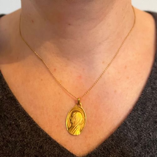 FRENCH AUGIS MAZZONI VIRGIN MARY 18K YELLOW GOLD PENDANT - ADDITIONAL PHOTO 1